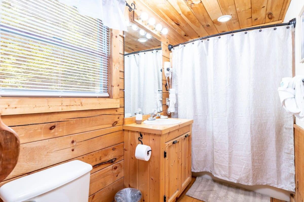 Quaint & Secluded Near Dollywood With Bbq&Hot Tub Pigeon Forge Exterior foto