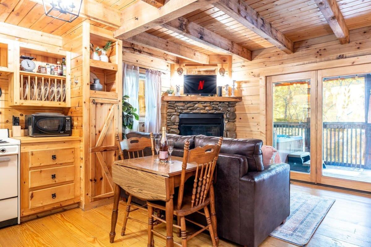 Quaint & Secluded Near Dollywood With Bbq&Hot Tub Pigeon Forge Exterior foto